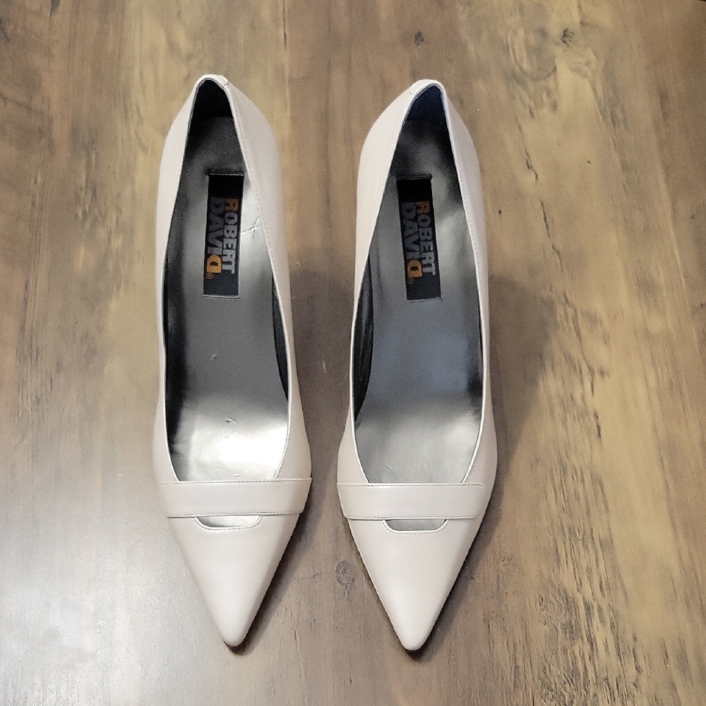 Robert David Cream Women's Heels